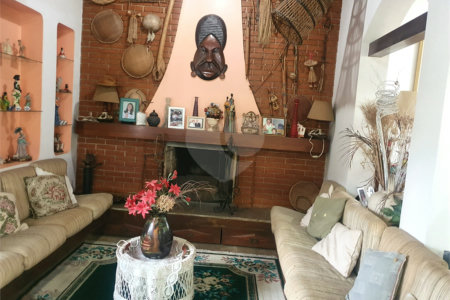 Casa à venda com 4 quartos, sendo 1 suíte, em Interlagos, São Paulo, SP