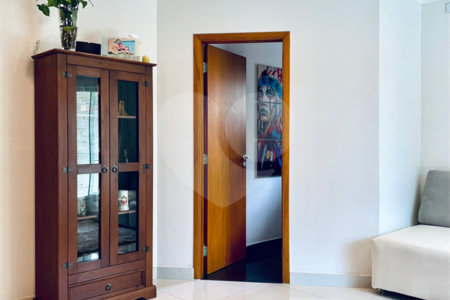 Casa à venda com 3 quartos, sendo 1 suíte, no condomínio Shambala I, Atibaia - SP