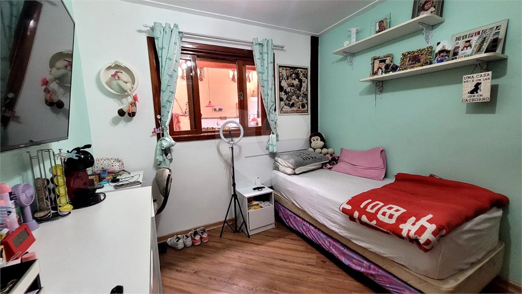 Casa à venda com 3 quartos, sendo 1 suíte, no condomínio Associação Reserva das Hortênsias, Mairiporã - SP