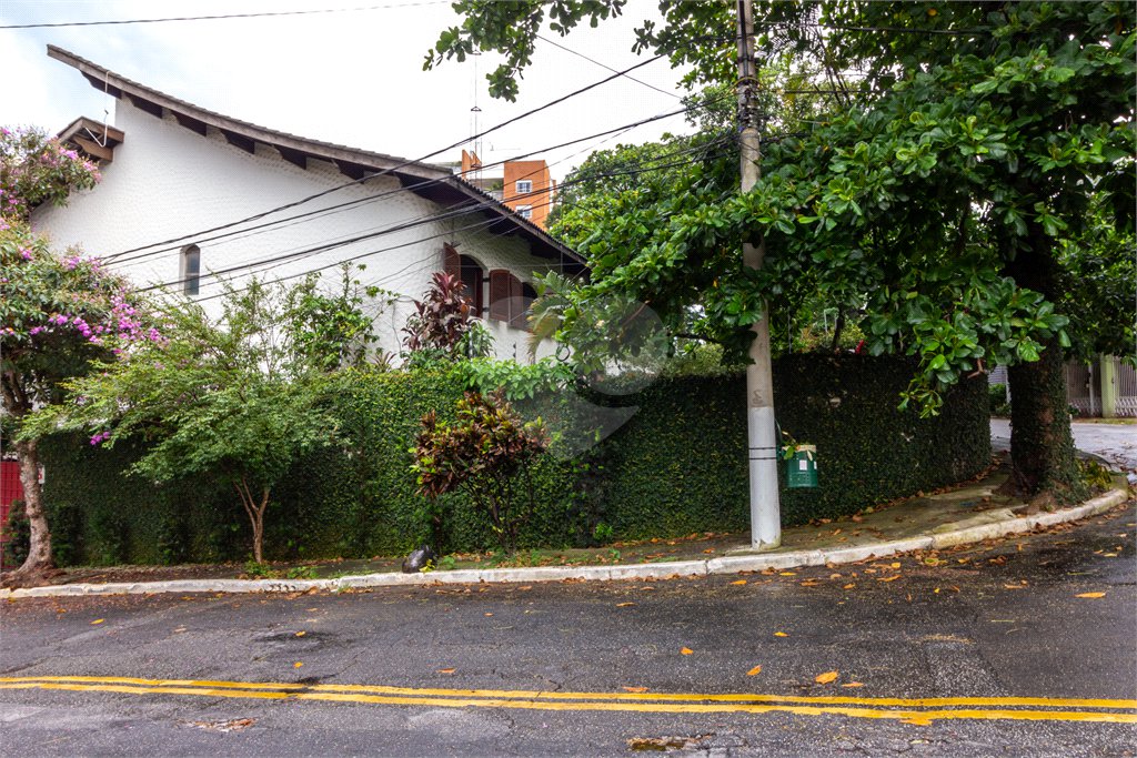 Casa à venda com 4 quartos, sendo 1 suíte, em Jardim das Bandeiras, São Paulo, SP