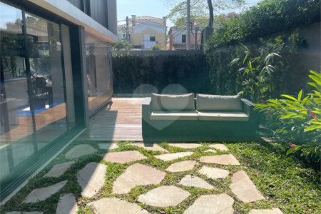 Casa à venda com 3 suítes no condomínio Reserva 8, São Paulo - SP
