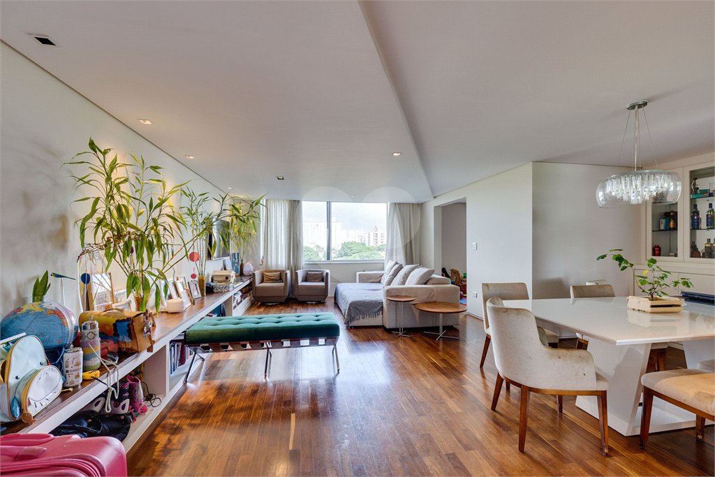 Apartamento à venda com 4 quartos, sendo 1 suíte, em Santo Amaro, São Paulo, SP