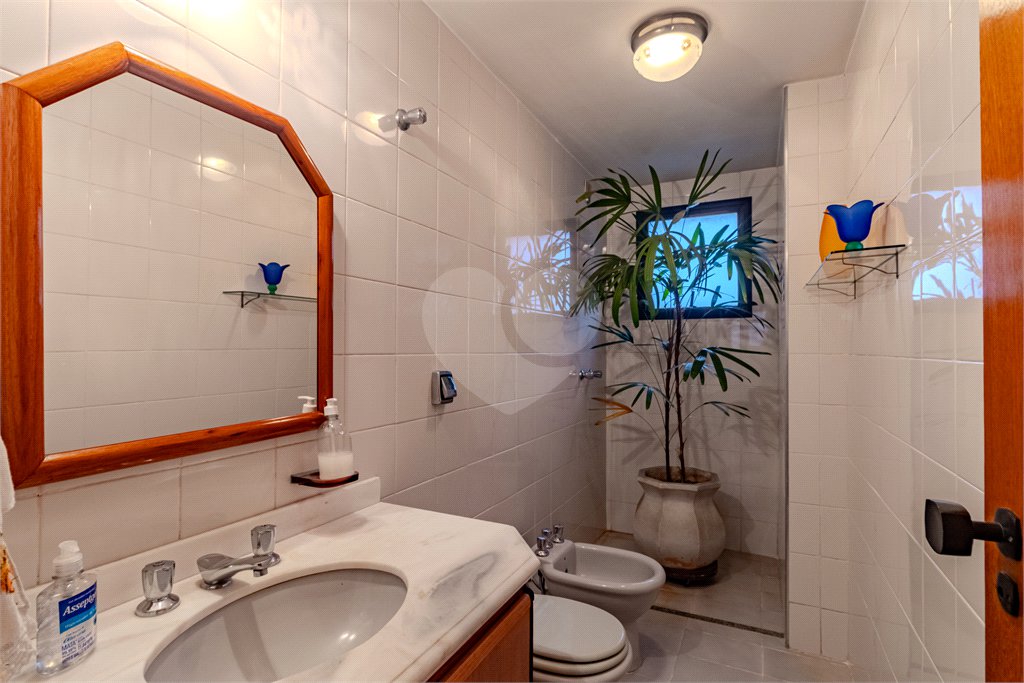 Apartamento à venda com 3 quartos, sendo 2 suítes, em Campo Belo, São Paulo, SP