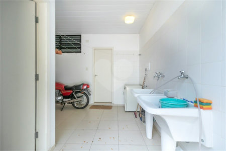Casa à venda com 4 quartos, sendo 1 suíte, em Jardim Novo Mundo, São Paulo, SP