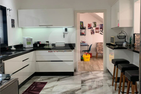 Casa à venda com 4 suítes no condomínio Vila Inglesa, Atibaia - SP