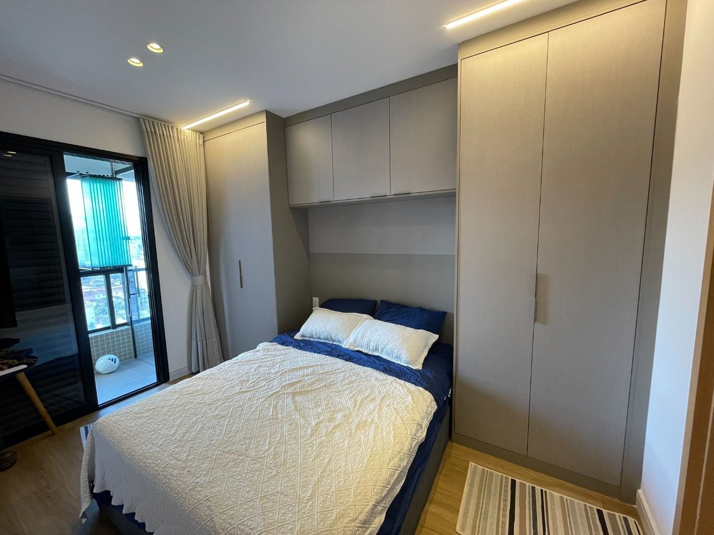Apartamento 2 dormitórios (1 suíte), porteira fechada, 1 vaga demarcada, no José Menino, Santos
