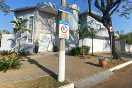 Casa à venda com 3 suítes no condomínio Campos do Conde I, Paulínia - SP