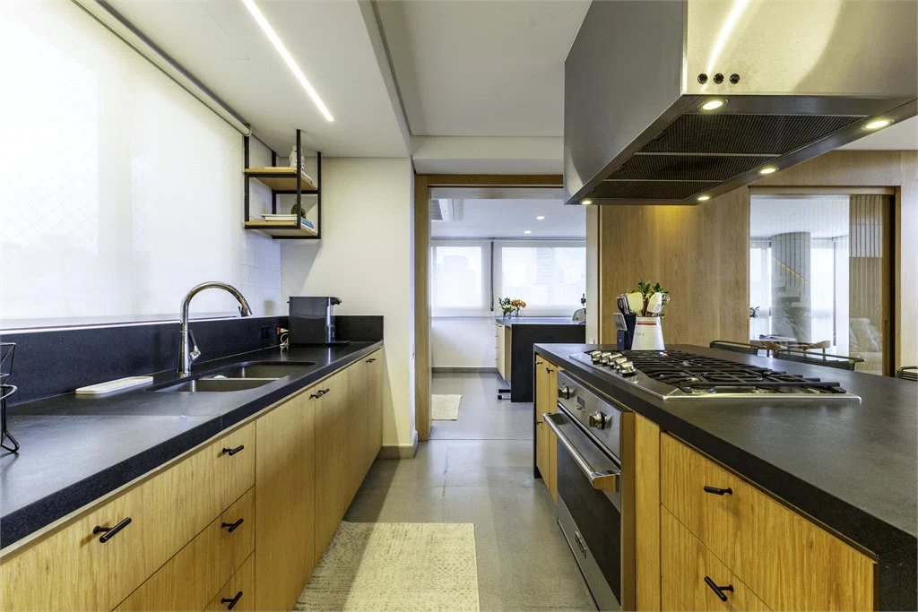 Apartamento à venda com 3 suítes em Jardim das Bandeiras, São Paulo, SP