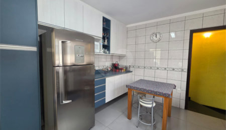 Casa à venda com 4 quartos, sendo 1 suíte,  em Vila Paulo Silas, São Paulo, SP