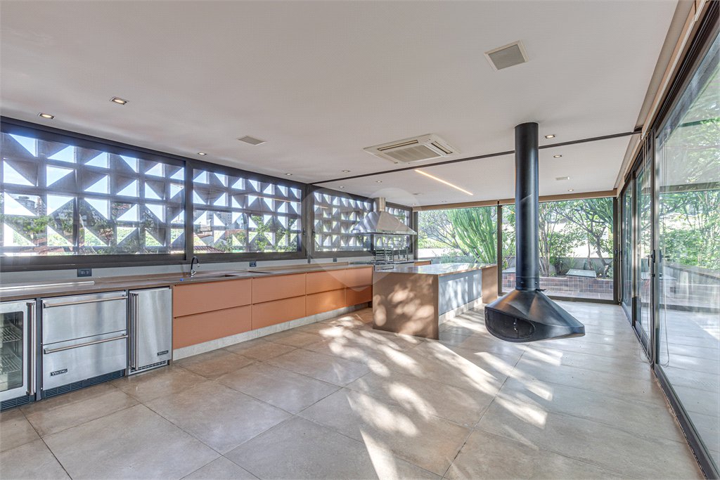Casa à venda com 4 quartos, sendo 3 suítes, em Vila Nova Conceição, São Paulo, SP