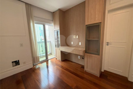 Apartamento à venda com 4 quartos, sendo 3 suítes, em Itaim Bibi, São Paulo, SP