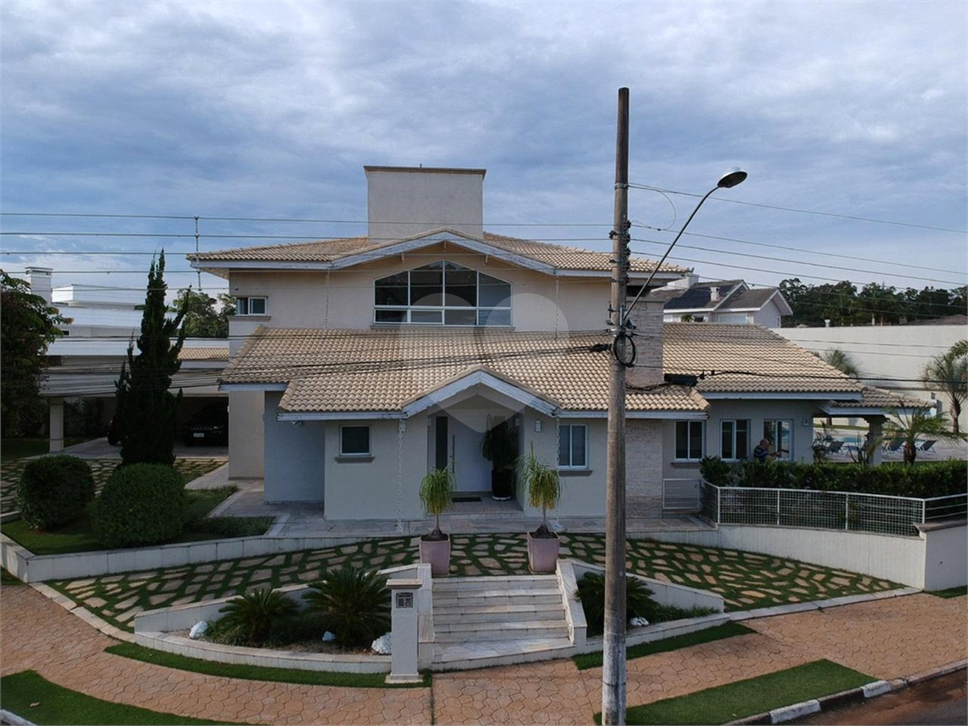 Casa à venda ou para alugar com 4 suítes no condomínio Shamballa I, Atibaia - SP