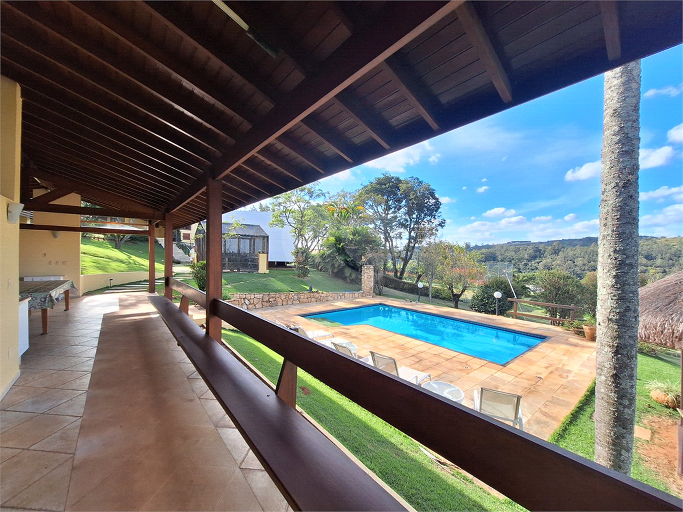 Casa à venda com 3 suítes no condomínio Chácaras do Lago, Vinhedo - SP