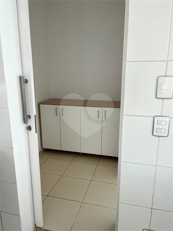 Casa para alugar com 3 suítes no condomínio Figueira Garden, Atibaia - SP