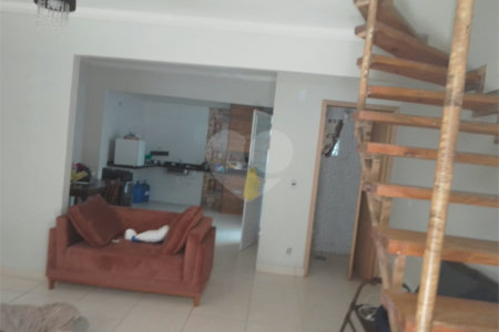 Sobrado à venda com 2 quartos no Centro, Pinhalzinho, SP