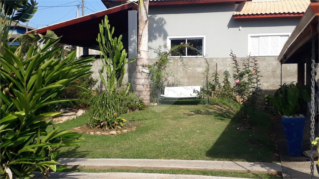 Casa à venda com 5 quartos, sendo 1 suíte, no condomínio Village da Serra, Araçoiaba da Serra - SP