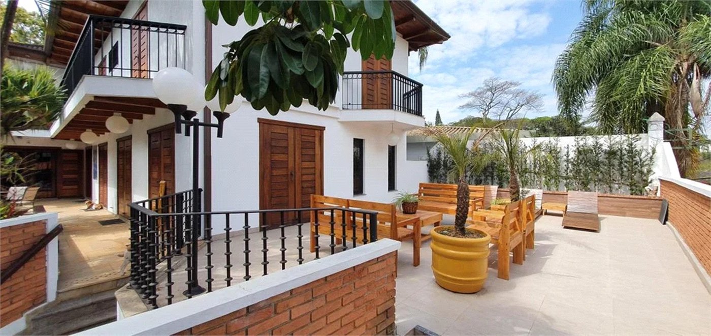 Casa à venda com 5 suítes em Jardim Leonor, São Paulo, SP