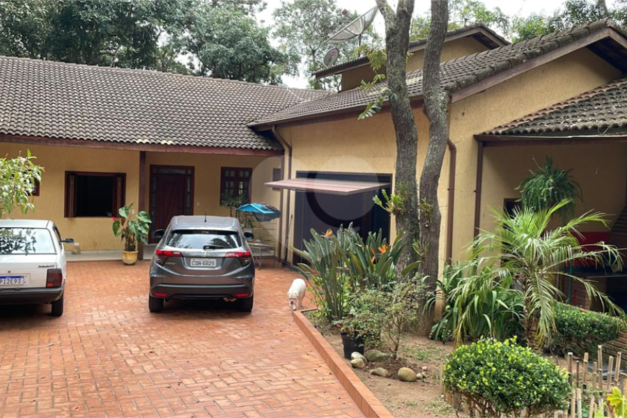 Casa à venda ou para alugar com 3 suítes no condomínio Alpes da Cantareira, Mairiporã - SP