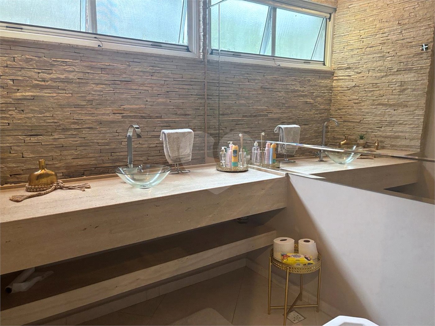 Casa à venda com 4 quartos, sendo 3 suítes, no condomínio Parque Itatiaia, Mairiporã - SP