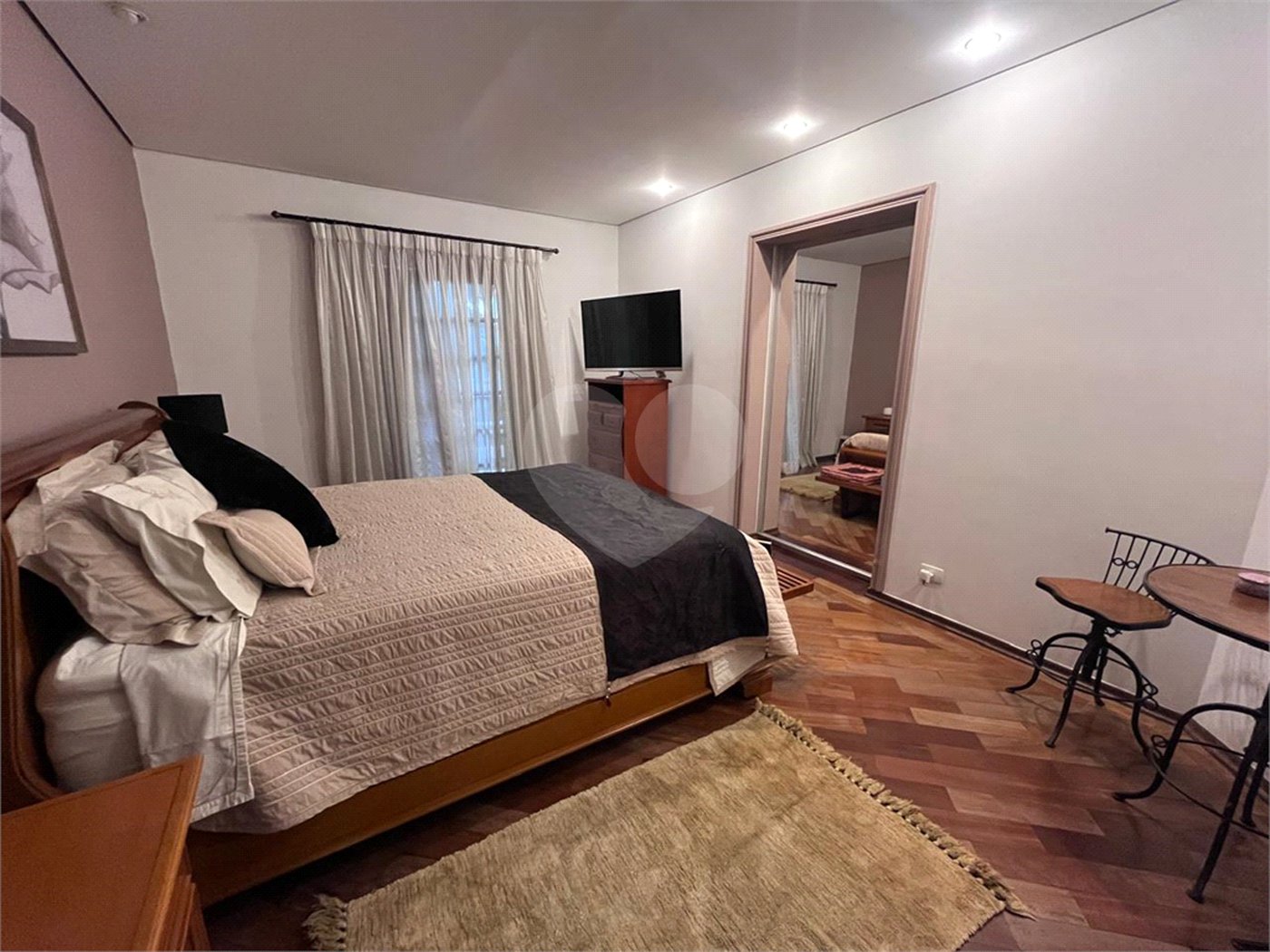 Casa à venda com 4 quartos, sendo 2 suítes, no condomínio Jornalista Américo Ariza, São Paulo - SP