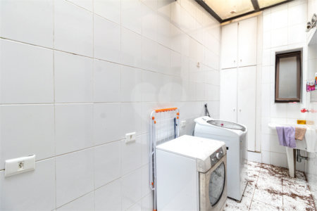 Casa à venda com 4 quartos, sendo 2 suítes,  no condomínio Vila das Flores, São Paulo - SP