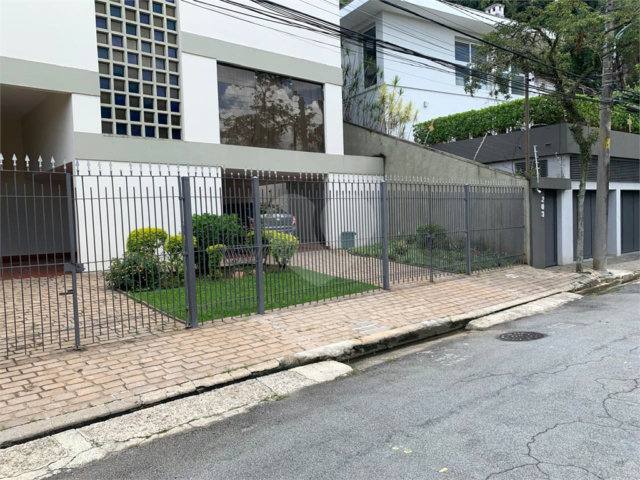 Sobrado à venda com 3 quartos, sendo 2 suítes,  em Jardim São Bento, São Paulo, SP
