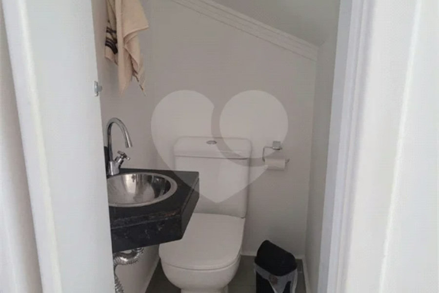 Casa à venda com 3 quartos, sendo 1 suíte, no condomínio Residencial Isabel, São Paulo - SP