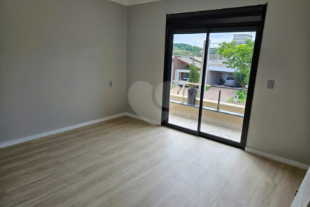 Casa à venda com 3 quartos, sendo 4 suítes, no condomínio Reserva dos Vinhedos, Louveira - SP