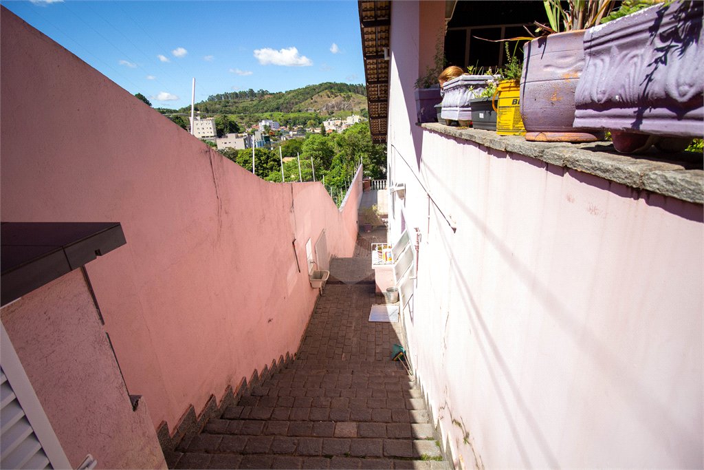 Casa à venda ou para alugar com 4 quartos, sendo 1 suíte, no Centro, São Roque, SP