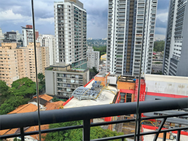 Apartamento à venda com 3 quartos, sendo 1 suíte,  em Chácara Santo Antônio, São Paulo, SP