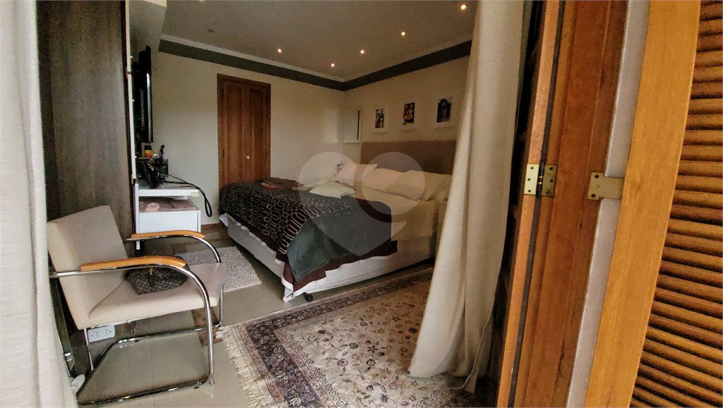 Sobrado à venda com 4 quartos, sendo 2 suítes, no Centro, Mairiporã, SP