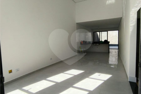 Casa à venda com 3 quartos, sendo 1 suíte, no condomínio Villagio Brasil, Atibaia - SP