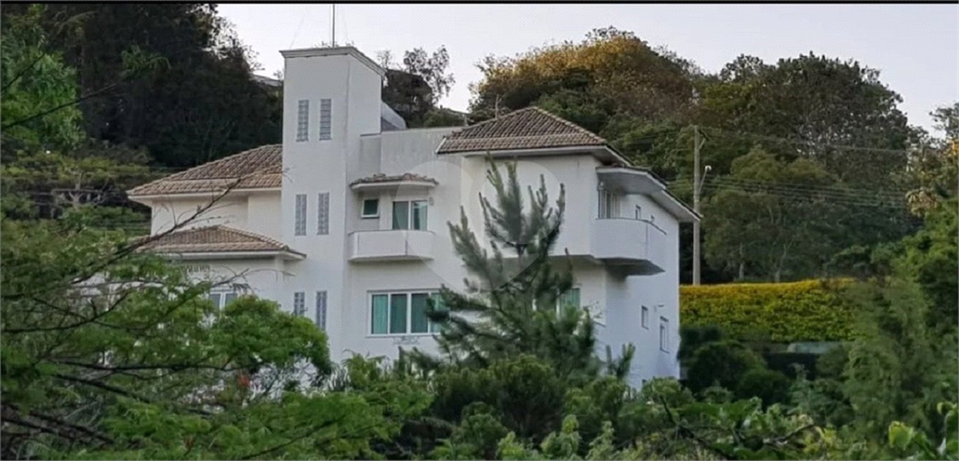 Casa à venda com 4 suítes no condomínio Monte Samkhya, Serra Negra - SP