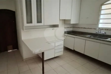 Sobrado à venda com 3 quartos, sendo 1 suíte, em Jardim Bonfiglioli, São Paulo, SP