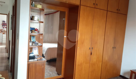 Sobrado à venda com 3 quartos, sendo 1 suíte,  em Vila Campo Grande, São Paulo, SP