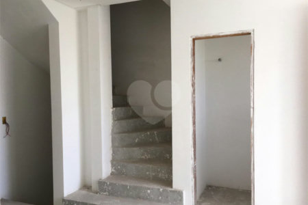 Casa à venda com 4 quartos, sendo 3 suítes,  em Vila Monumento, São Paulo, SP