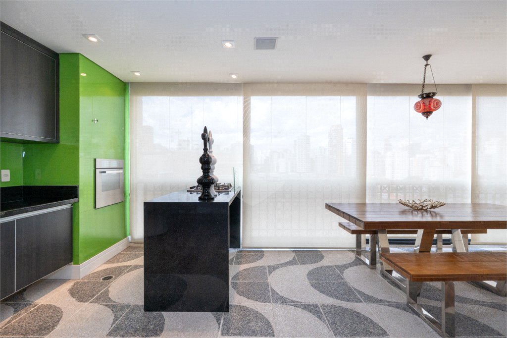 Apartamento à venda com 3 suítes em Vila Nova Conceição, São Paulo, SP