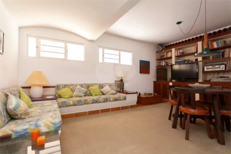 Casa à venda com 4 quartos, sendo 1 suíte, no condomínio Taquaral, São Paulo - SP