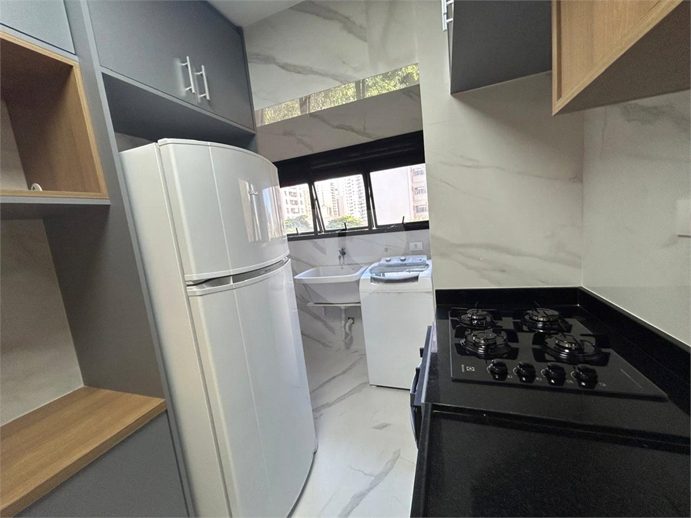 Apartamento para alugar com 3 quartos, sendo 1 suíte,  em Pinheiros, São Paulo, SP