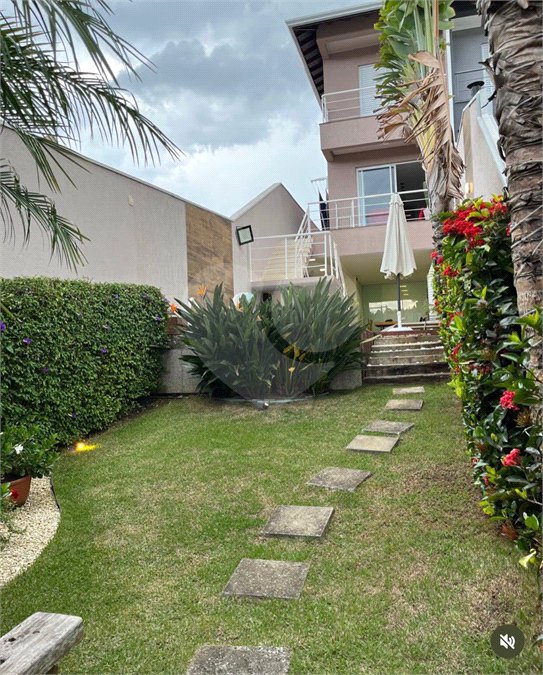 Sobrado à venda com 3 quartos, sendo 1 suíte,  em Vila Suissa, Mogi das Cruzes, SP