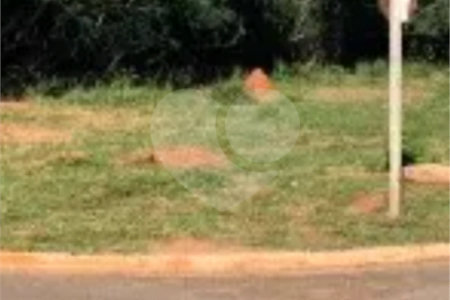 Terreno à venda no Centro, Jardim, MS