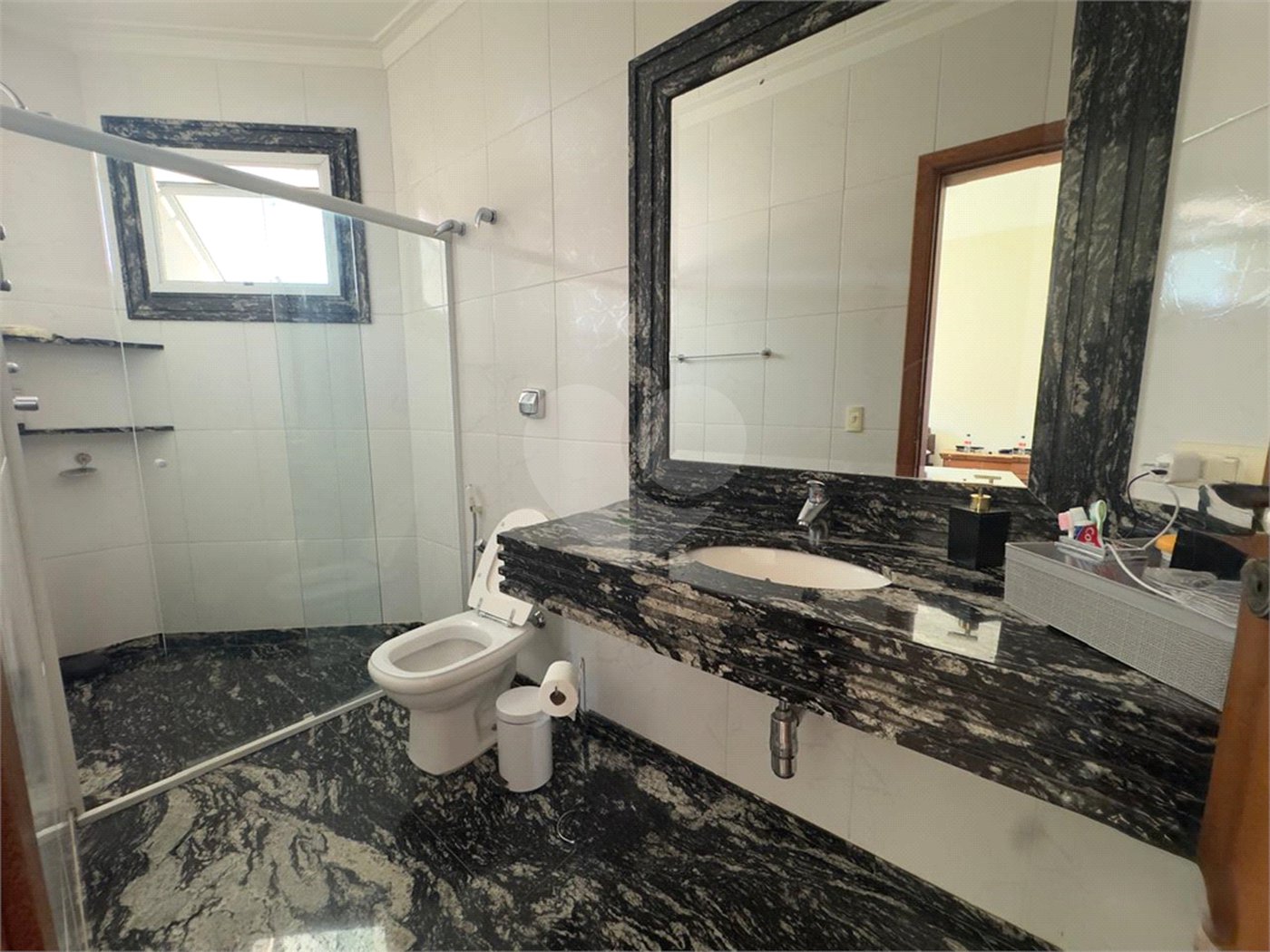 Casa à venda com 4 quartos, sendo 3 suítes,  no condomínio Village Vert, Sorocaba - SP