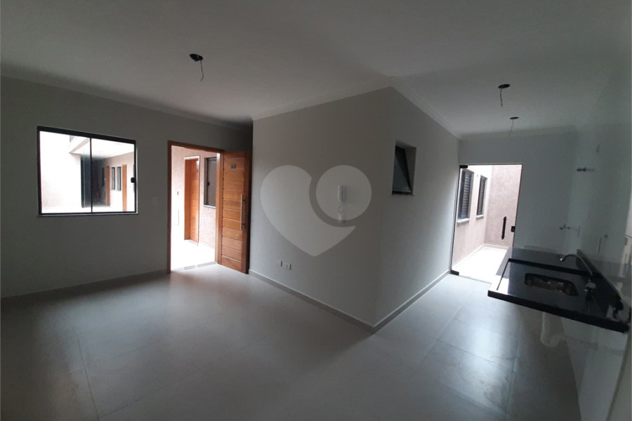 Apartamento com 37m2, 2 quartos, banheiro, sala, cozinha, quintal e 1 vaga de GARAGEM