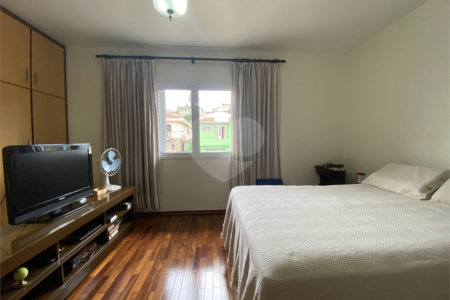 Sobrado à venda com 3 quartos, sendo 1 suíte,  em Vila Nivi, São Paulo, SP