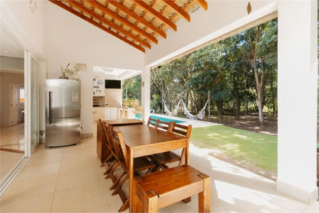 Casa à venda com 5 quartos, sendo 4 suítes, no condomínio Figueira Garden, Atibaia - SP