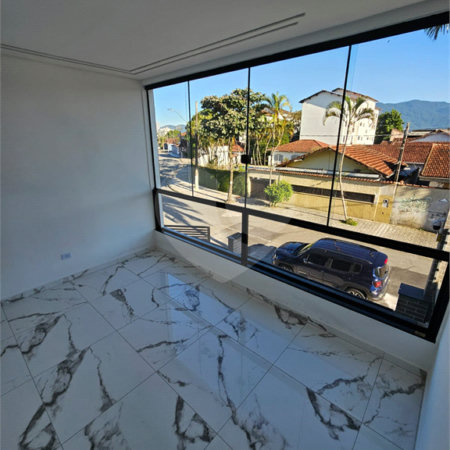 Casa à venda com 3 quartos, sendo 1 suíte,  em Maracanã, Praia Grande, SP