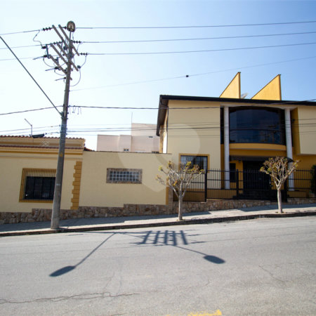 Sobrado à venda com 5 quartos, sendo 3 suítes, no Centro, São Roque, SP