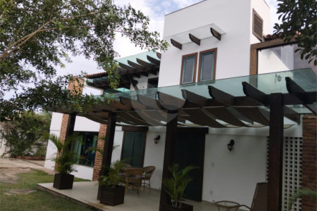 Casa em condomínio à venda com 3 quartos, sendo 2 suítes, em Portinho, Cabo Frio, RJ