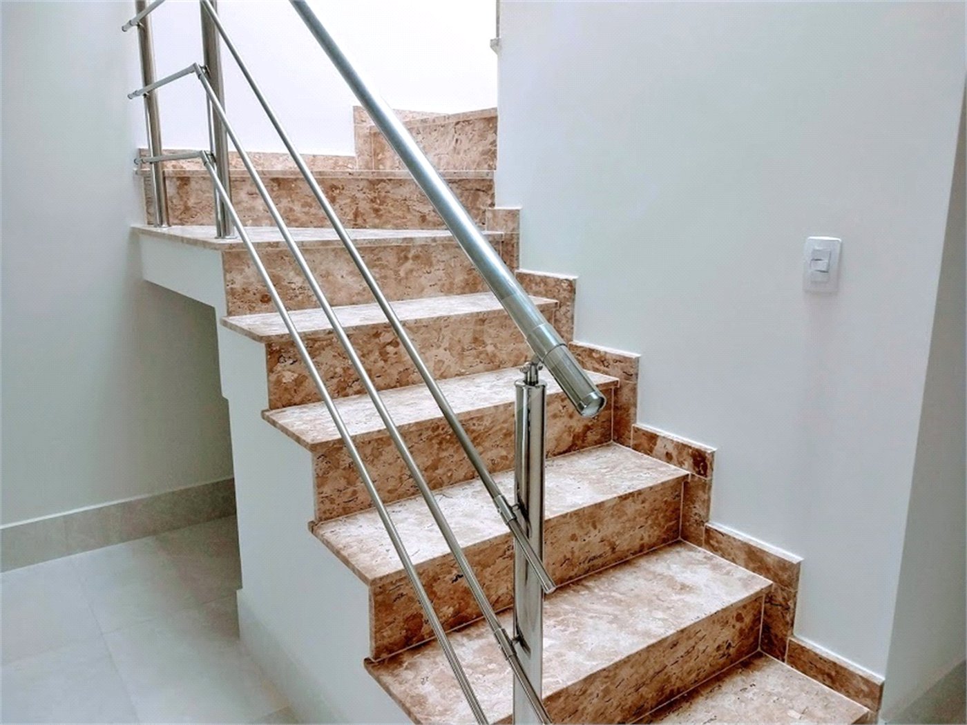 Casa à venda com 3 suítes no condomínio Residencial Gaya, São Paulo - SP