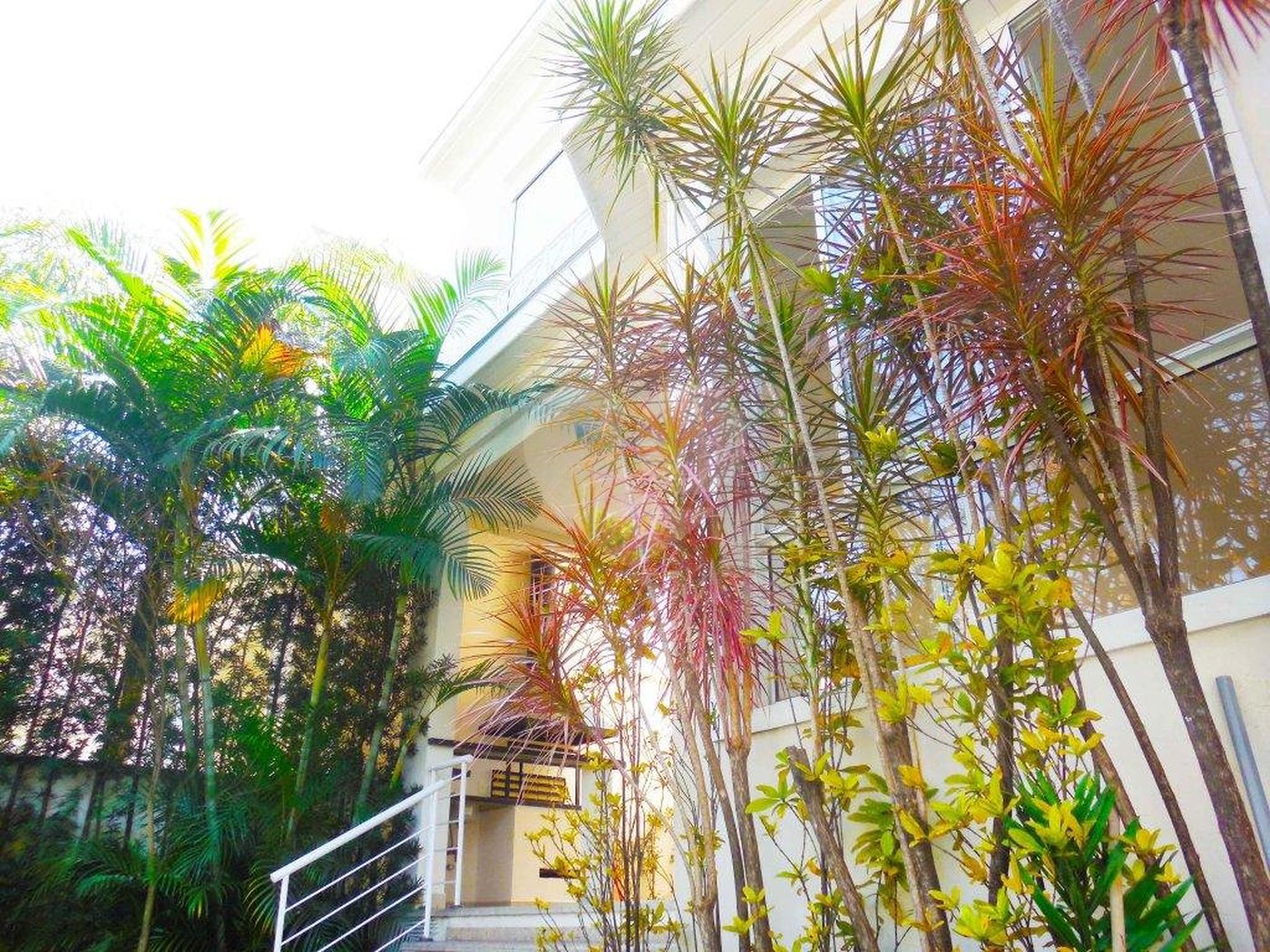 Casa à venda com 4 quartos, sendo 2 suítes, no condomínio Bristol Village, São Paulo - SP